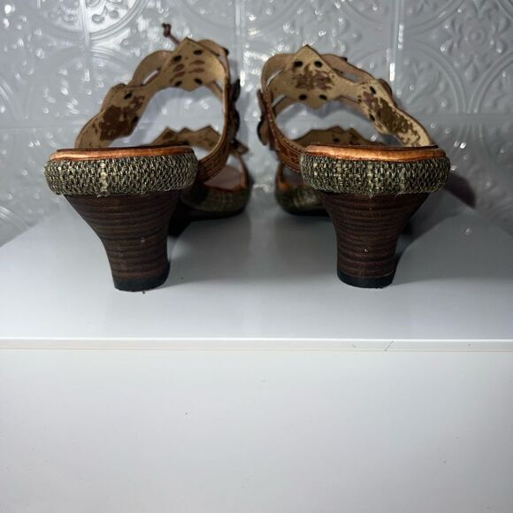 Spring Step Sandals - Picture 4 of 5